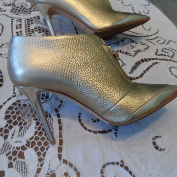 New Jimmy Choo Gold Metallic Ankle Boots w/Front Chain Detail Size 38.5B - Picture 10 of 16